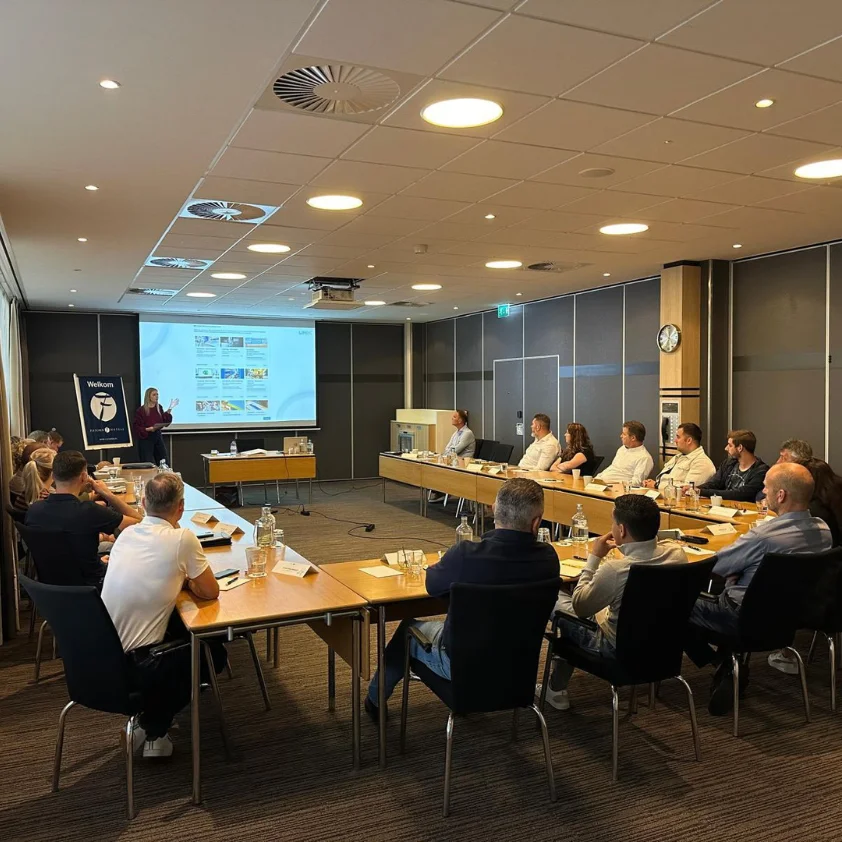 Foto van bijeenkomst m.b.t. e-learning platform UNIK.